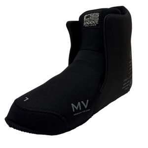 Angled view of Syndicate Hardshell Liner in black neoprene with Syndicate Pro Liner tag.