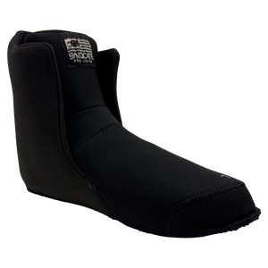 Angled view of Syndicate Hardshell Liner in black neoprene with Syndicate Pro Liner tag.